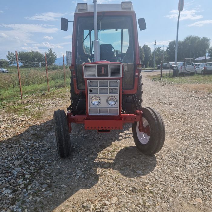 International 885