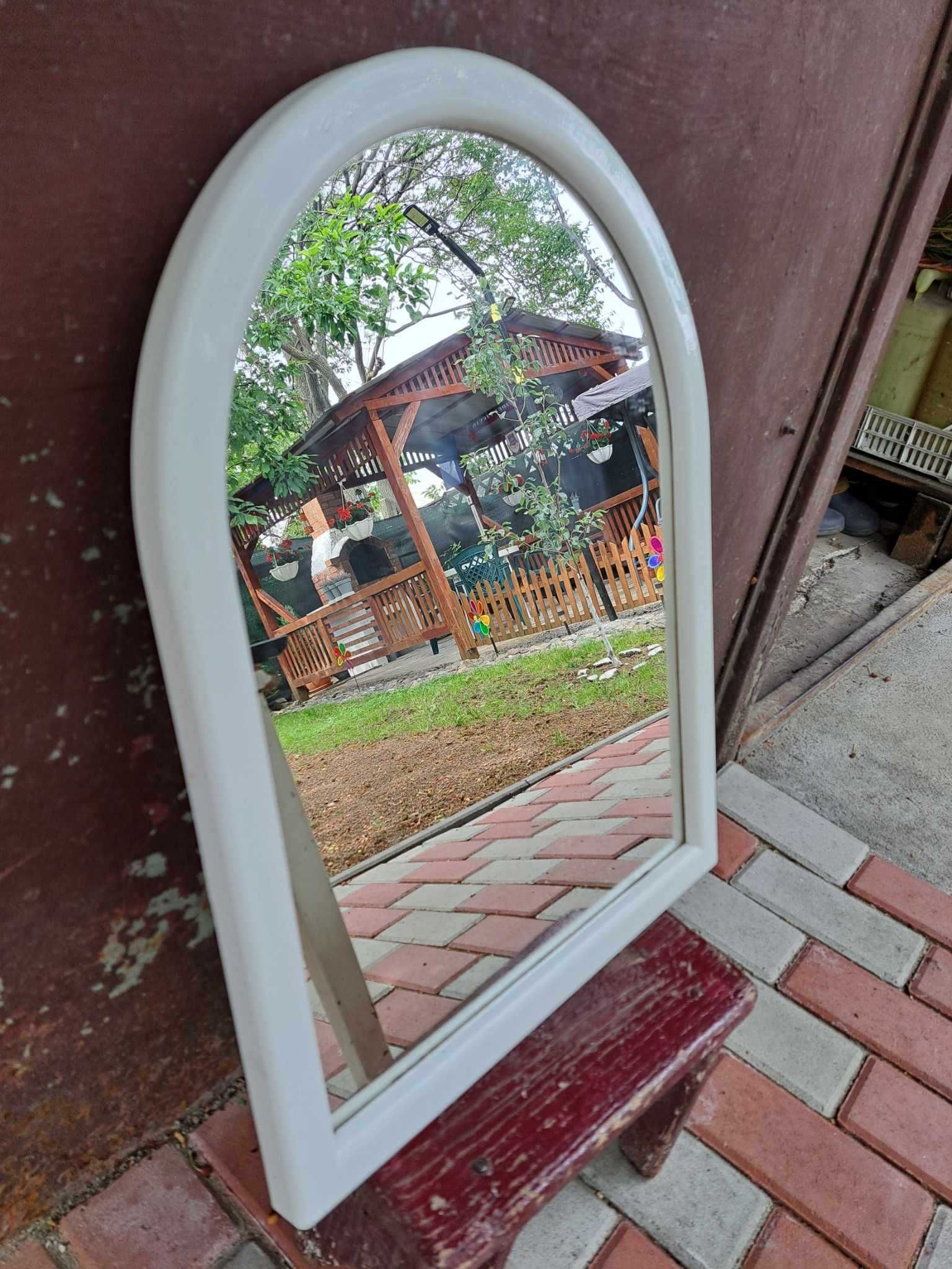Accesorii baie.Se vând la pachet lavoar, oglindă.