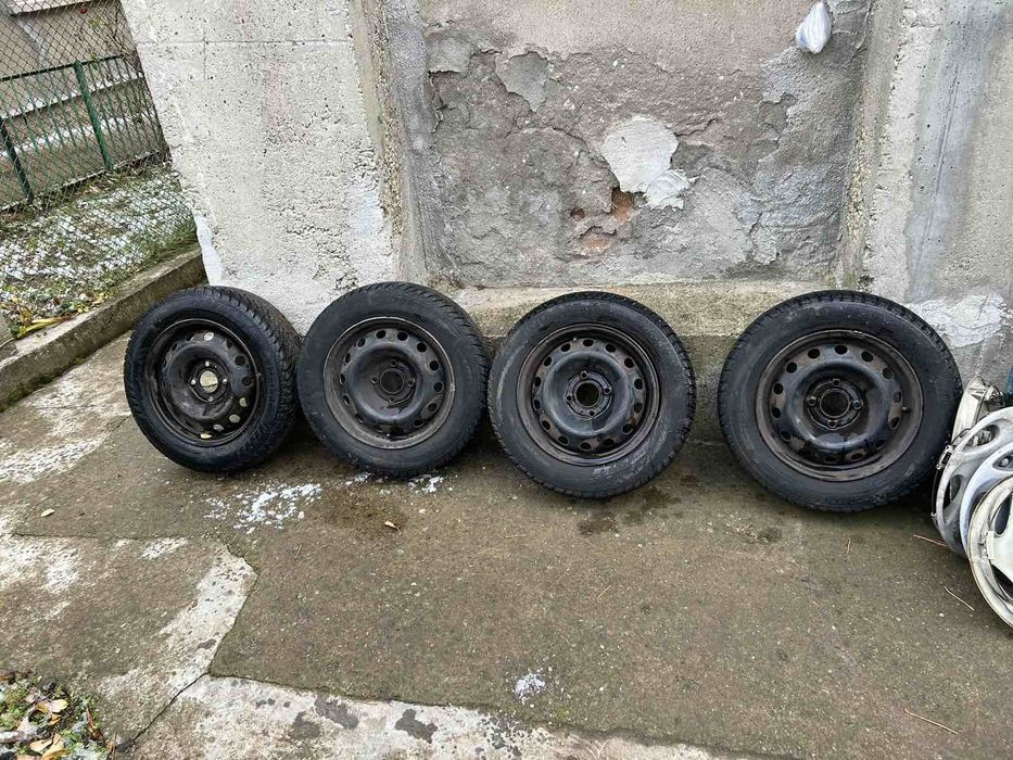 Зимни гуми с тасове 175/65R14 от пежо 206.