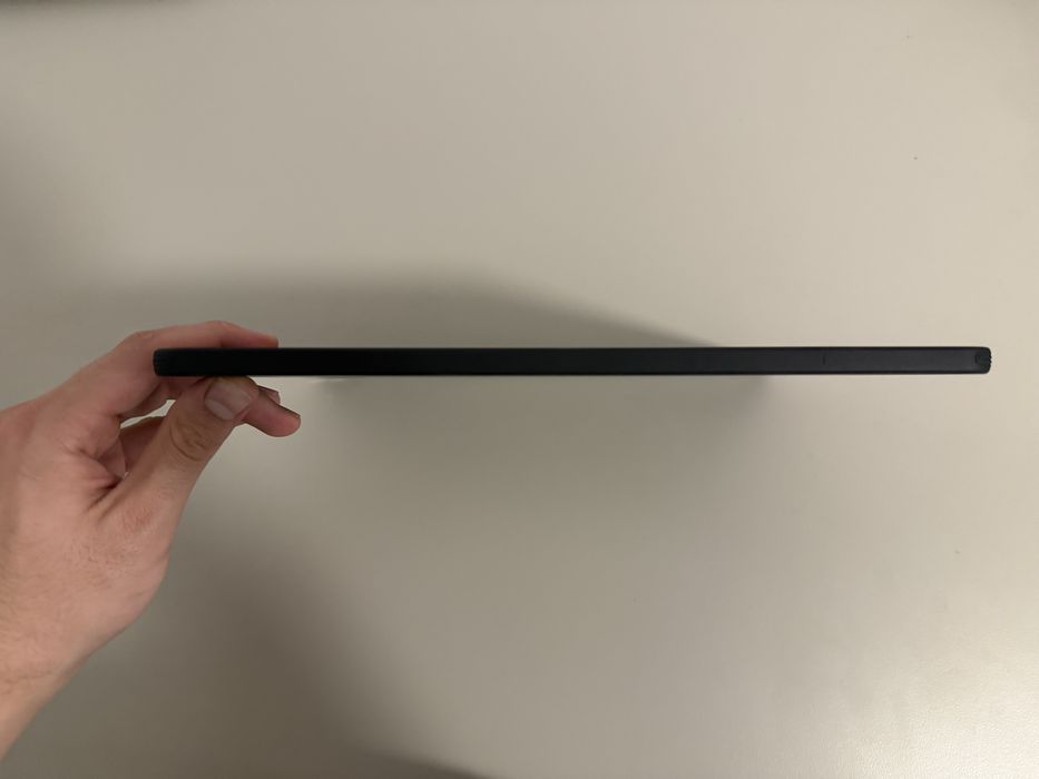 ESR Ipad Pro 13” tastatura magnetica rebound layout US