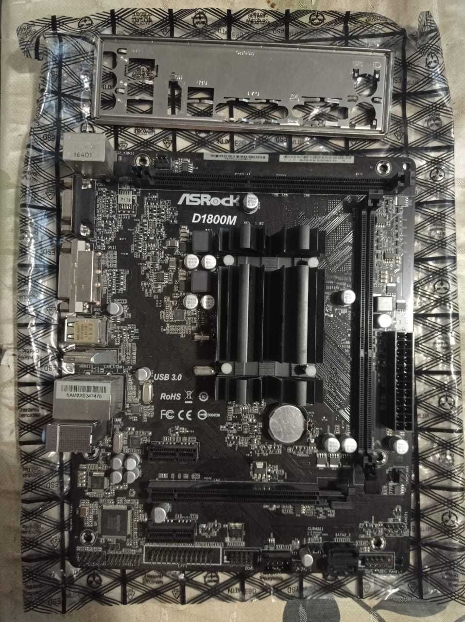 Материнка Asrock D1800M DDR3