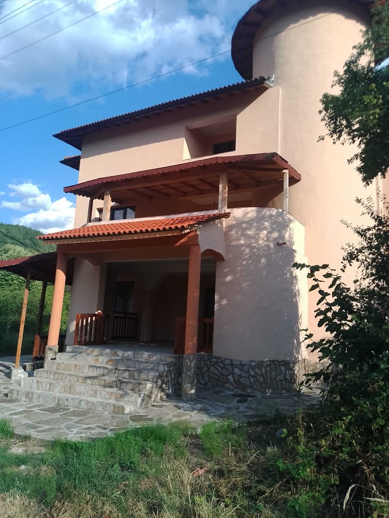 Продава се Къща в с. Орешак, Област Ловеч - 800 кв.м за 285 €/кв.м - Снимка #1