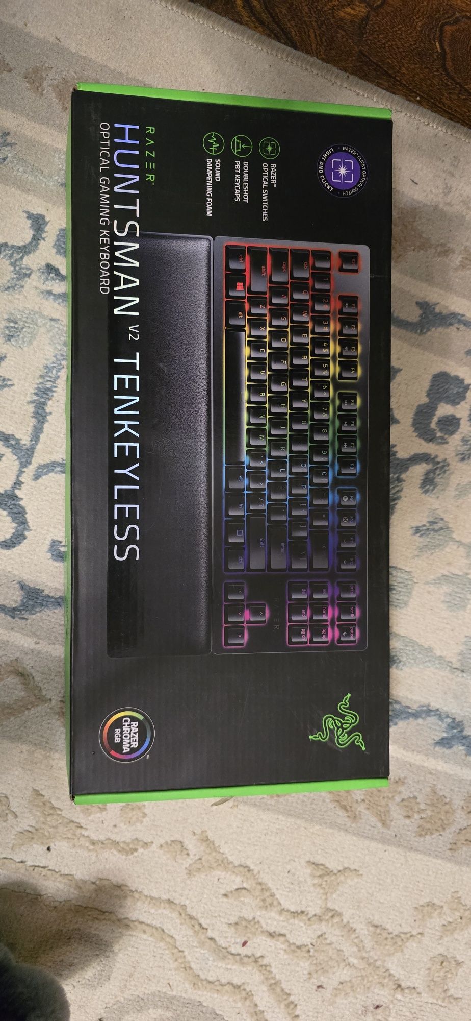 Игровая клавиатура на фиолетовых свичах Razer huntsman v2 tenkeyless
