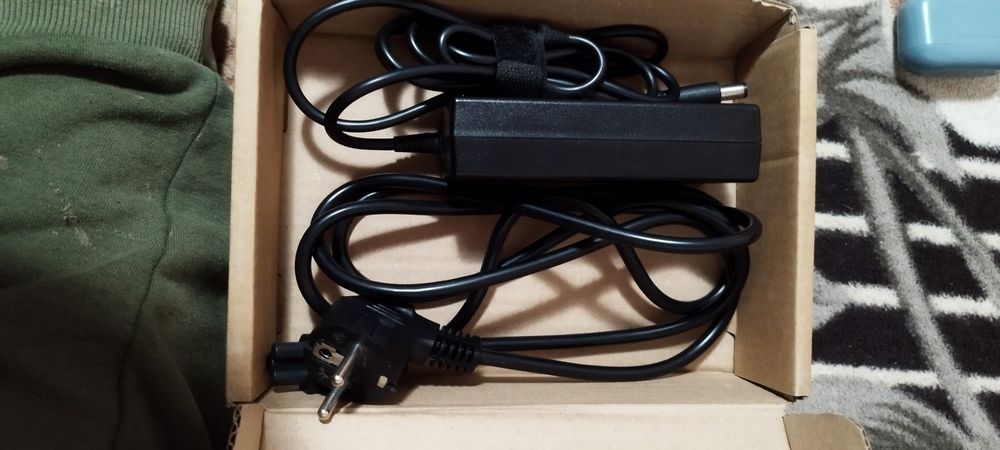 Încărcător laptop dell nou nici măcar la o încărcătură nu l-am folosit