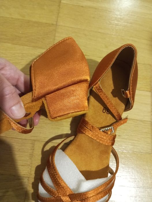 Обувки за латино танци