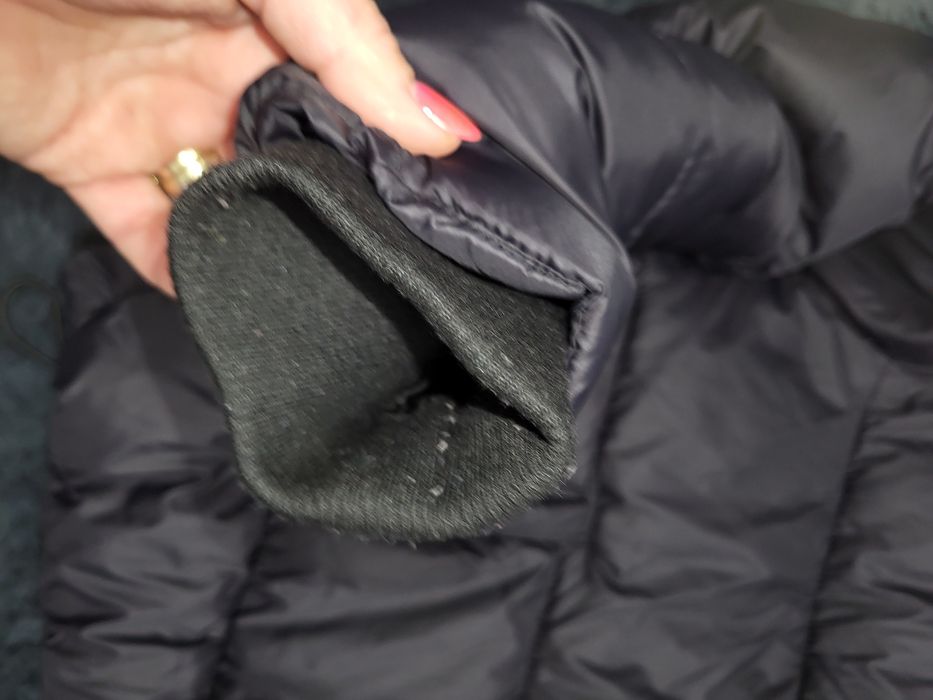 Geaca pufoasa cu gluga