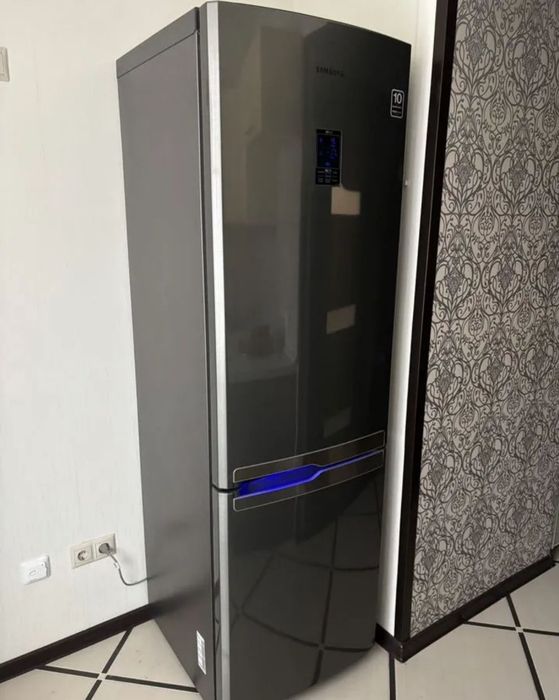Холодильник Samsung