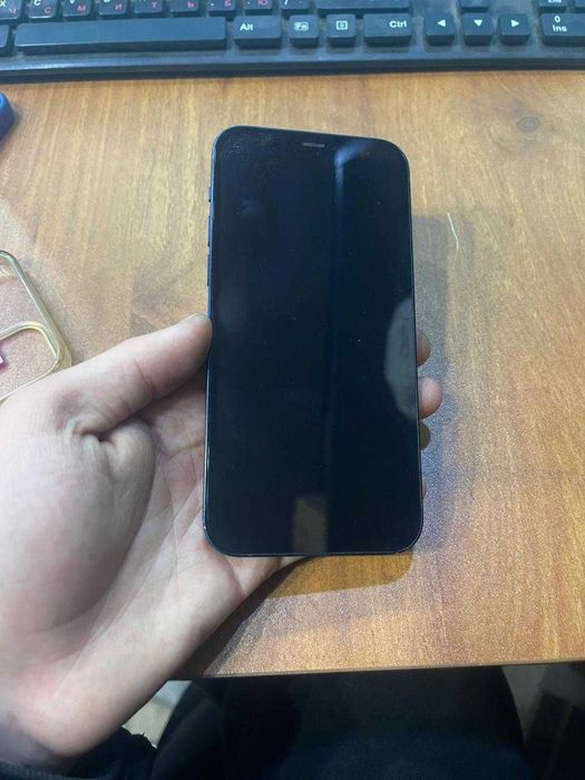 Продам Iphone 12