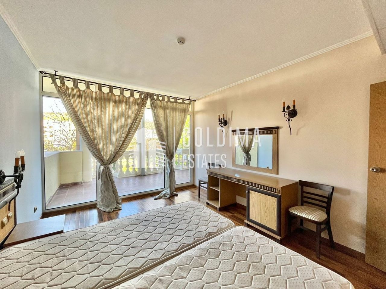 Продава се Двустаен апартамент в к.к. Елените - 77 кв.м за 677 €/кв.м - Снимка #2