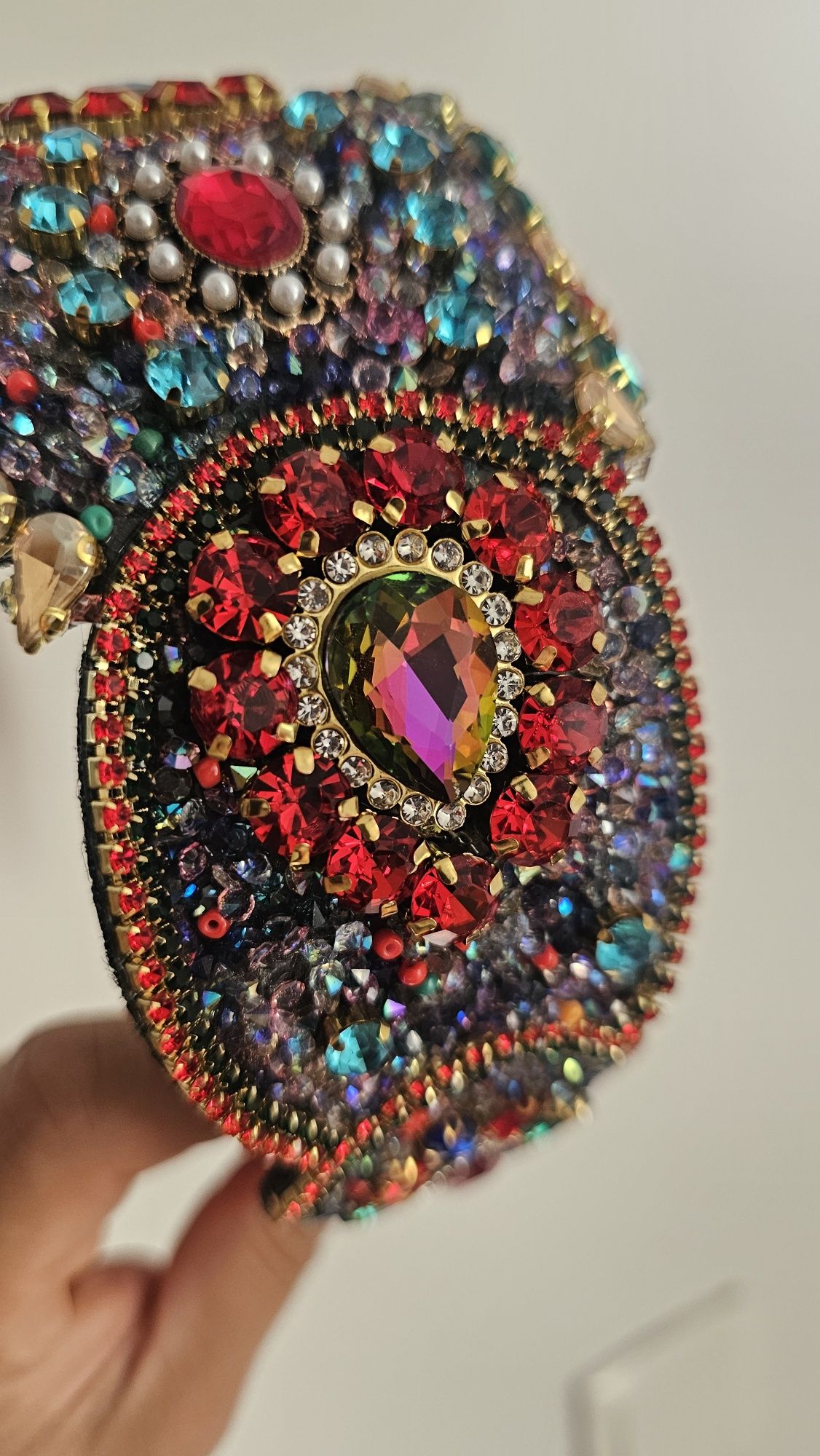 Bentita cu strasuri multicolore