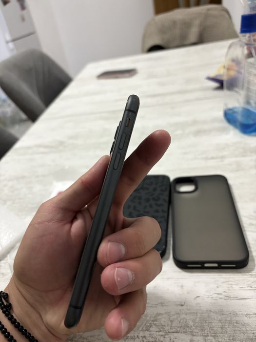 Vand iphone 11! Pret negociabil!