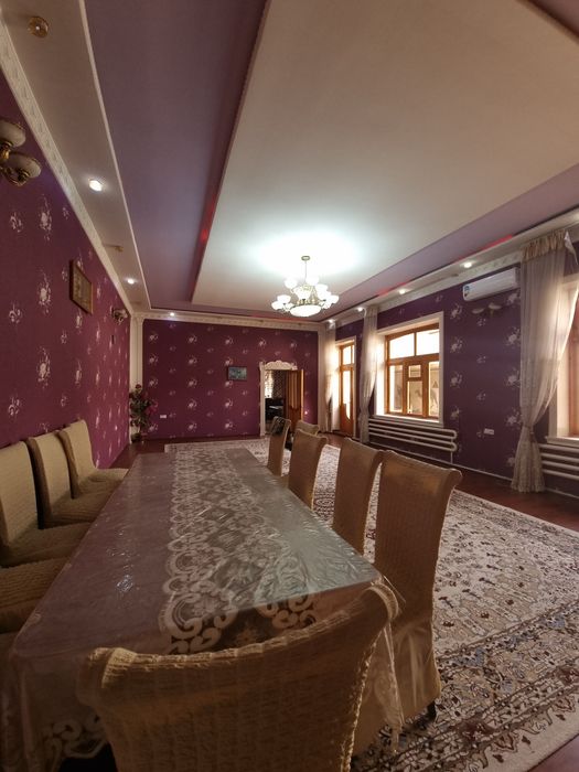 Xovli, hovli sotiladi samarqand shahar markazida sentrda kir yasha uy