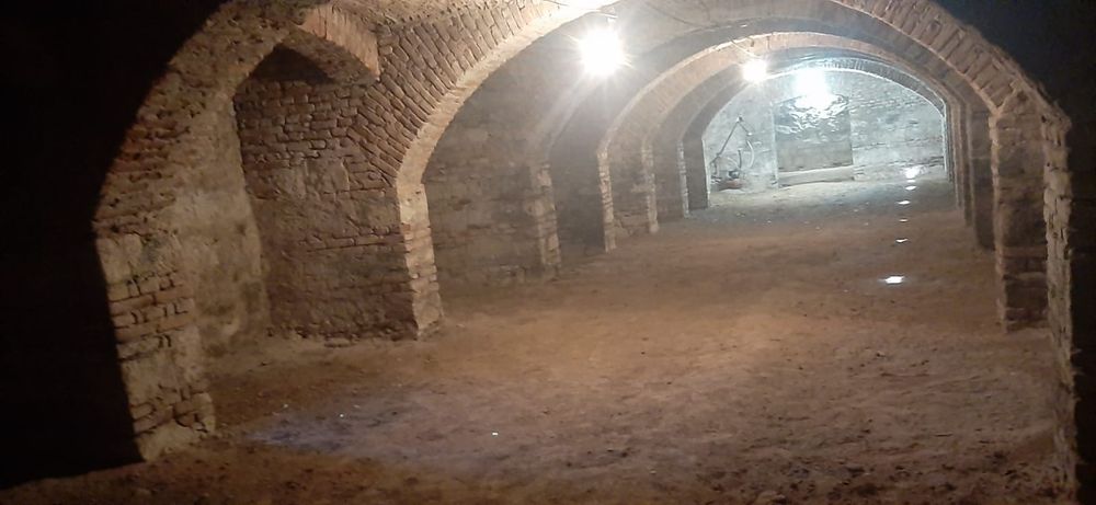 Vand Casa Spatiu Comercial cu crama