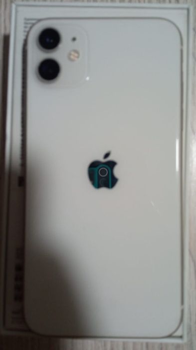 Срочно продам айфон 11 . 64гб в отличном состояний