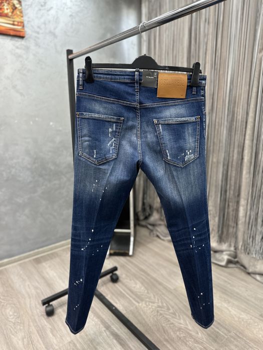Blugi Dsquared2.  vin în mărimile 50L, 52XL, 54XXL, 56-3XL, și 58-4XL.