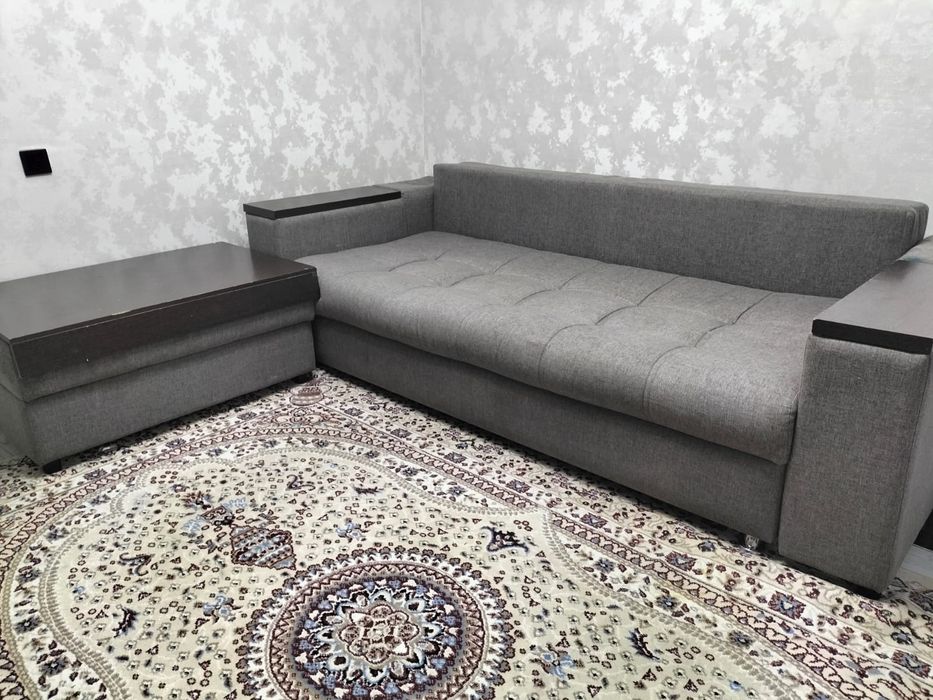 Продам диван . Большой в хорошем состояний.