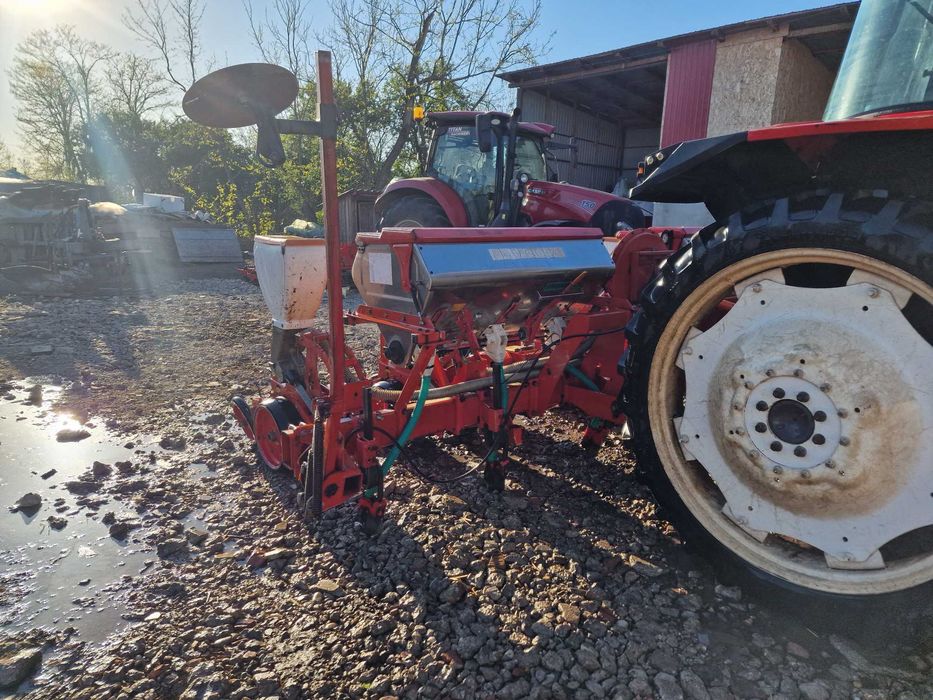 Vând semănătoare plante prășitoare pe 6 rânduri