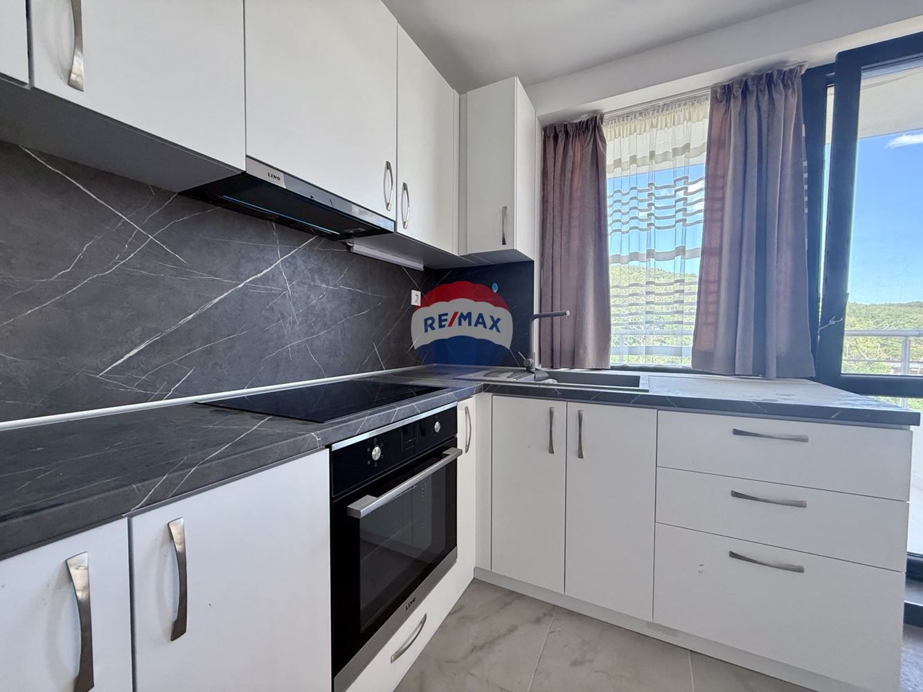 Панорамен апартамент с две спални за продажба, кв. Виница, гр. Варна,