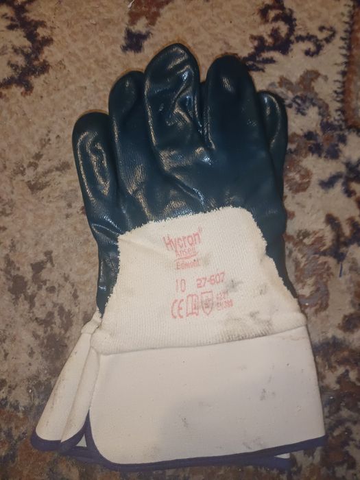 Manusi de protectie acoperite cu nitril cu manseta rigidizata