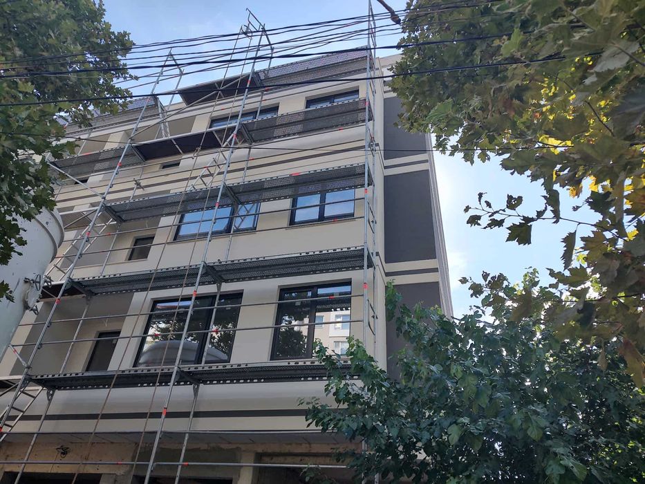 Христо Ботев, голям тристаен апартамент, среден етаж