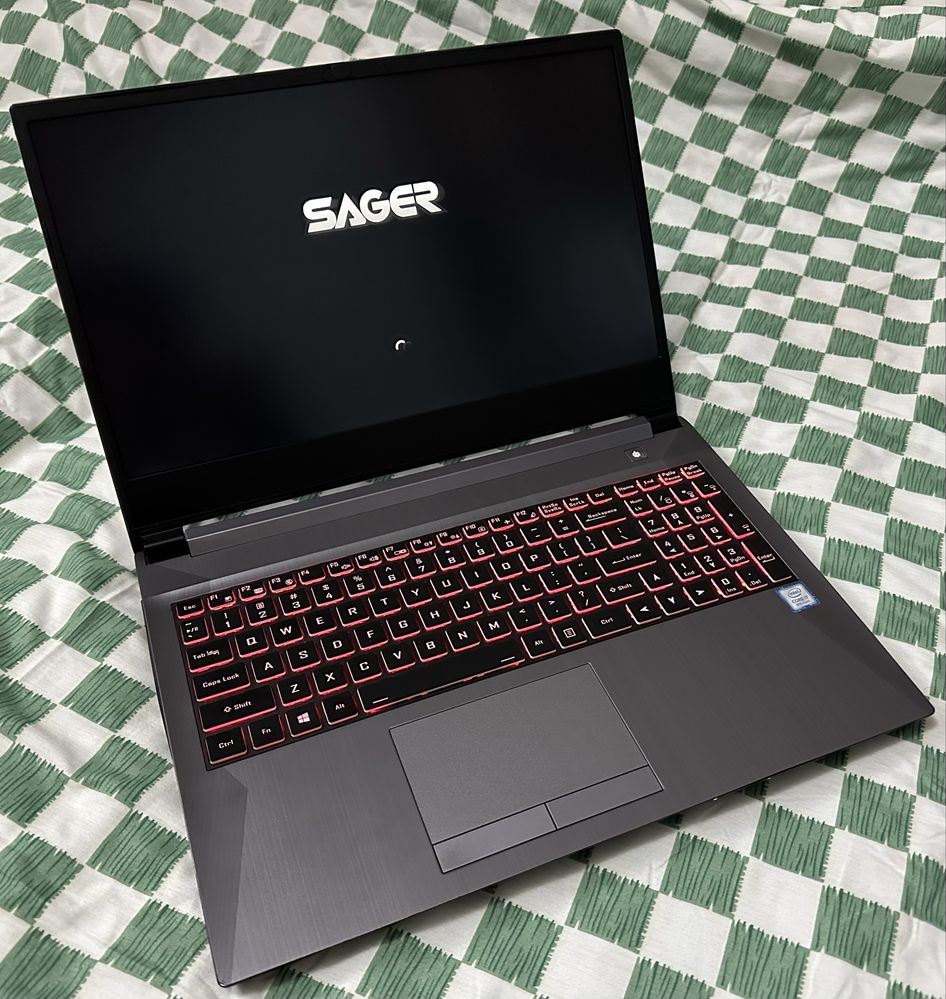 Игровой ноутбук Sager(USA), i7, 16gb, RTX 2060, 1TB SSD, 15,6 (144Hz)