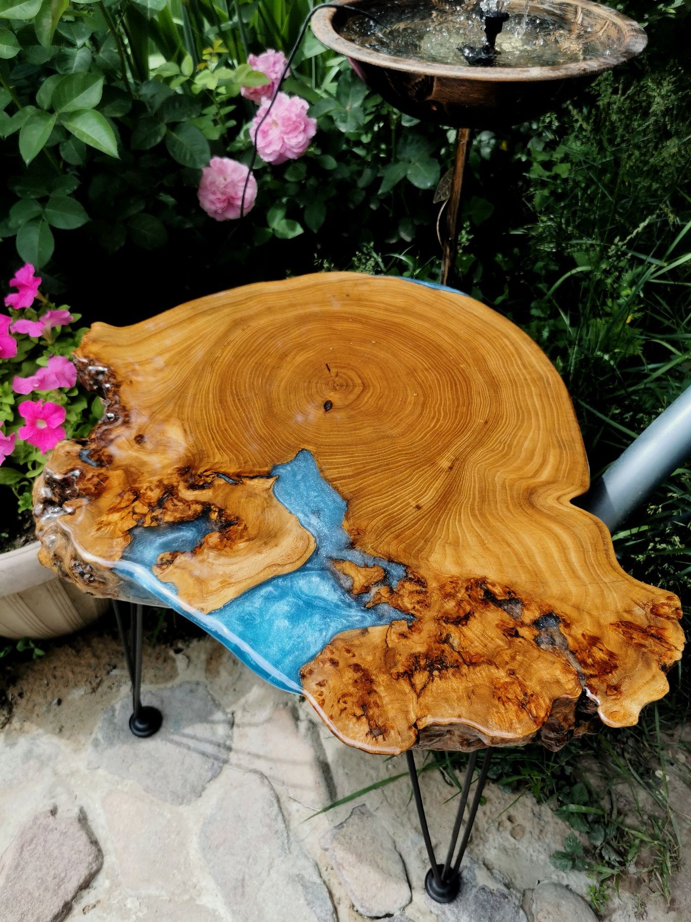 Стол из натурального дерева