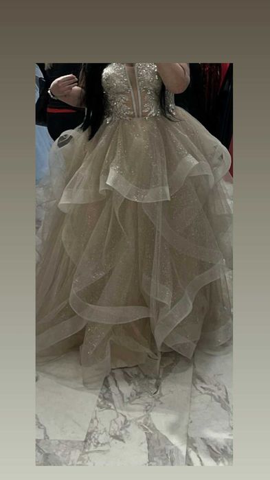 Абитуриентска рокля