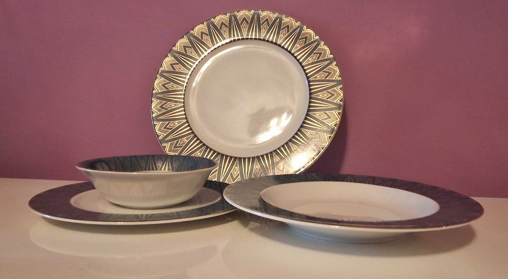 Луксозен сервиз за храна от 24 части