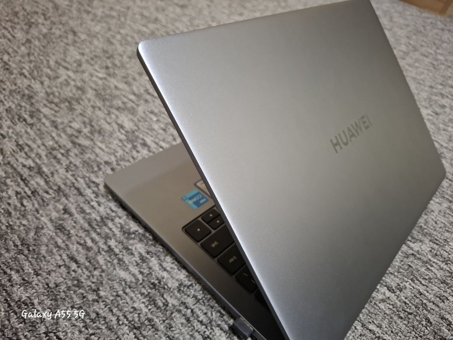 Noutbook--Huawei (yangi holatda)