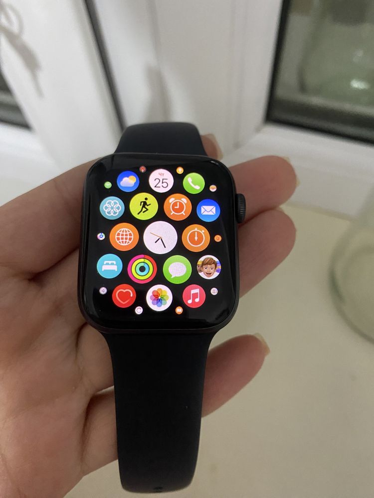 Продается apple watch, оригинал, пользовались 3,5 мес