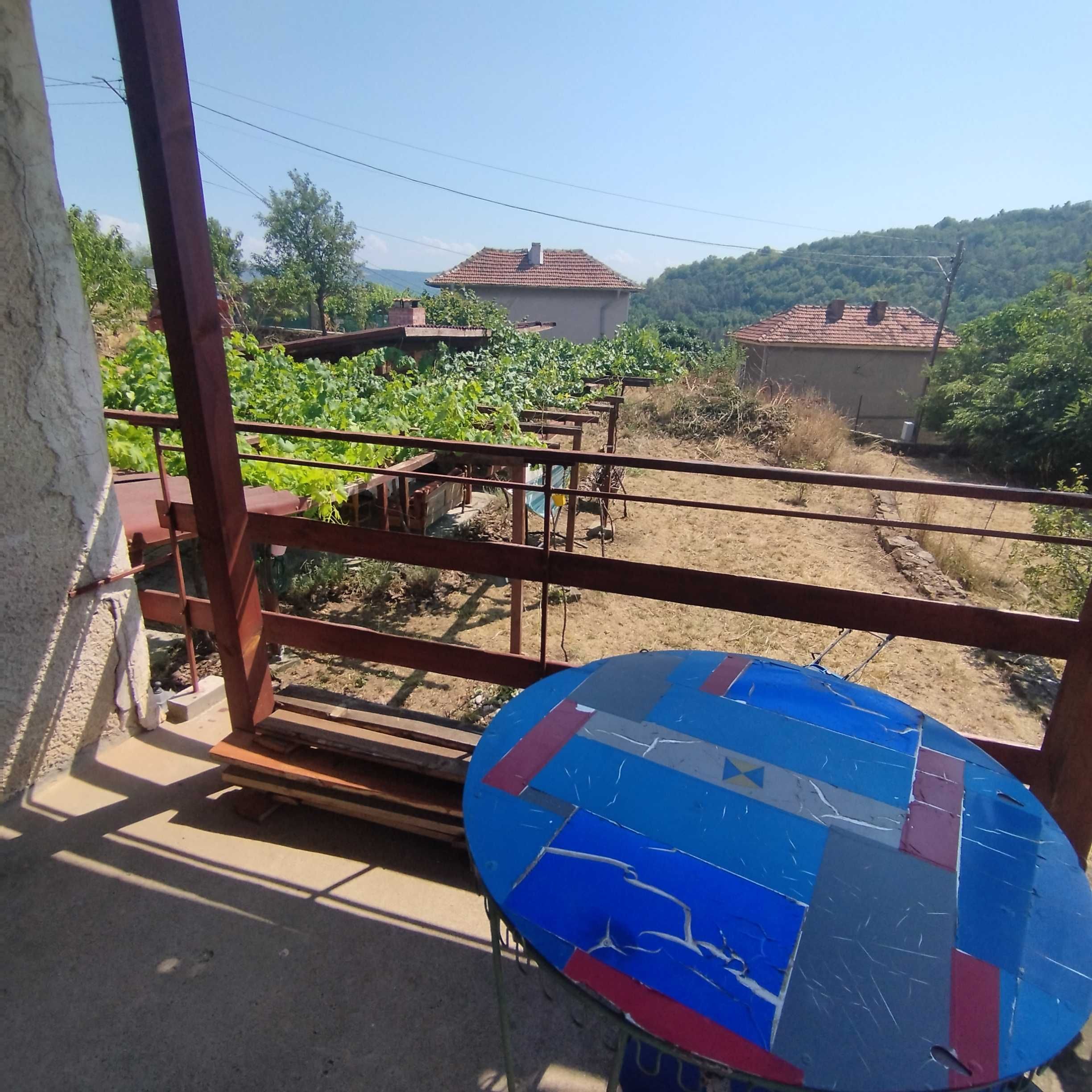 Продавам къща с.Синьо бърдо,Врачанско