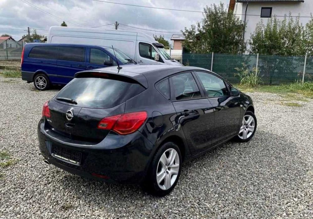 Vând Opel Astra j 2011 1.4 benzina 120 cp