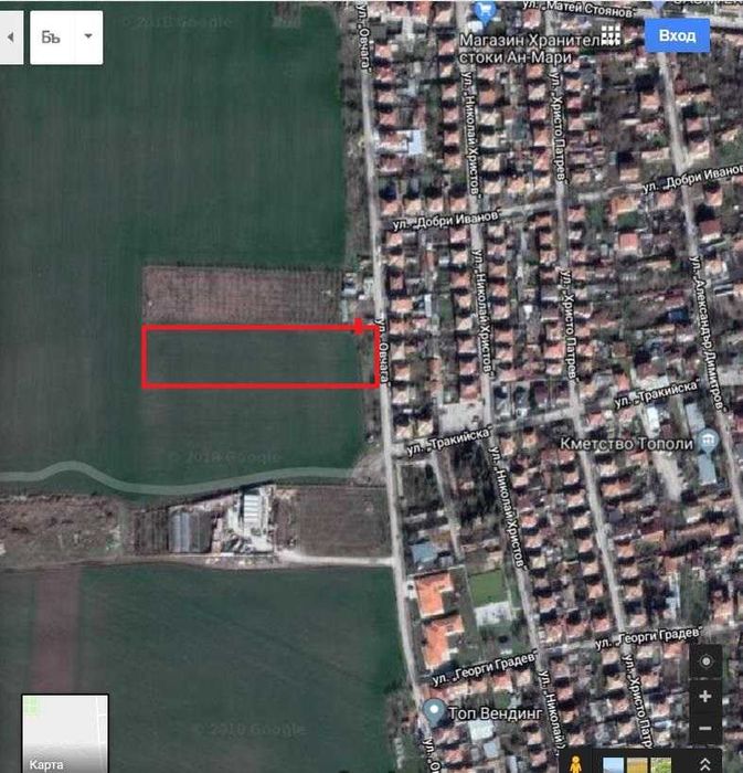 Парцел на границата на регулация с.Тополи