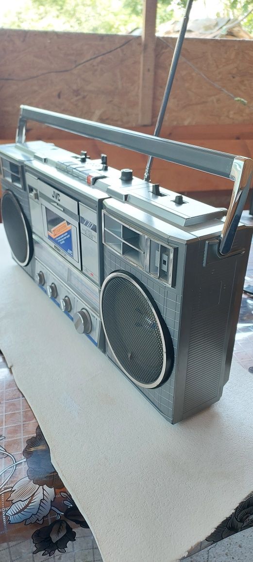 Vând radiocasetofon vintage Boombox JVC