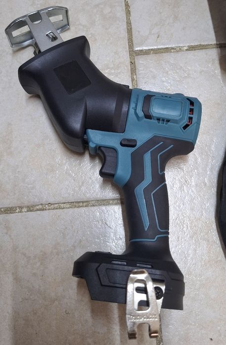 Chit 6 in 1  Makita 18 v suflanta,aspirator,fierastrau