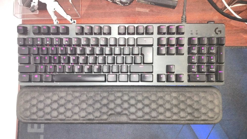 Tastatura gaming mecanica Logitech G512 cu palm rest