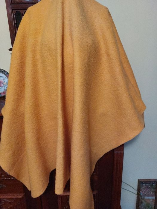 Stofa bucle de lana, luxoasa, culoare minunata, calitate inalta