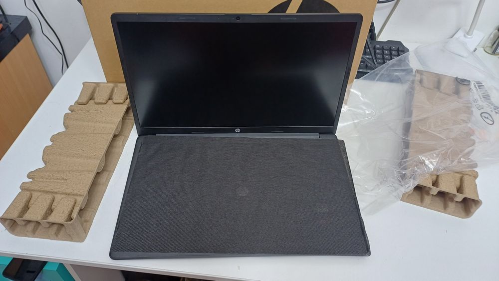 Laptop Hp nou la cutie 17,3 8gb ram Ssd 512 Video Dedicat 2gb