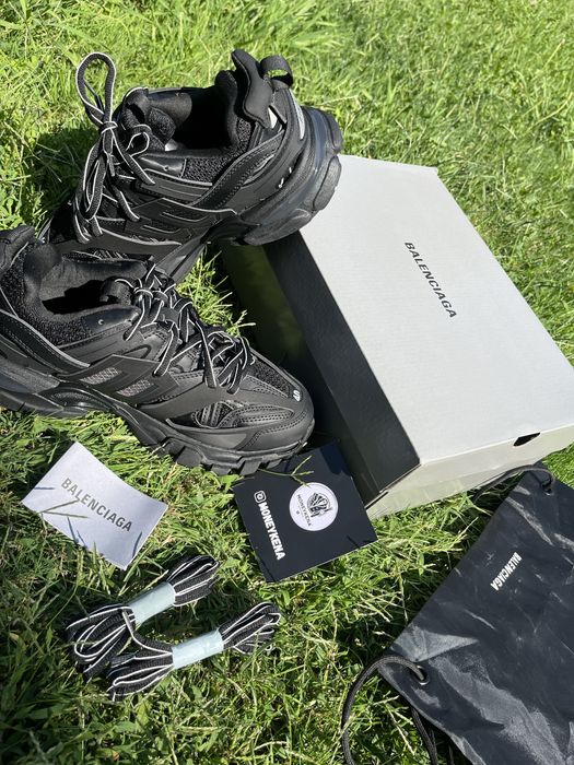 Balenciaga track