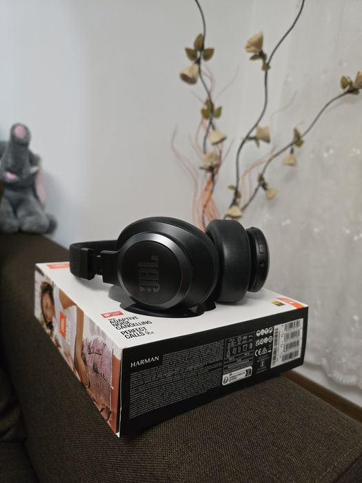 Vând Căști JBL LIVE 770 NC