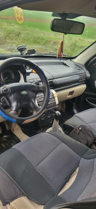 Vand Land Rover motor de bmw 2.0 an fab 2005 volan original pe stanga