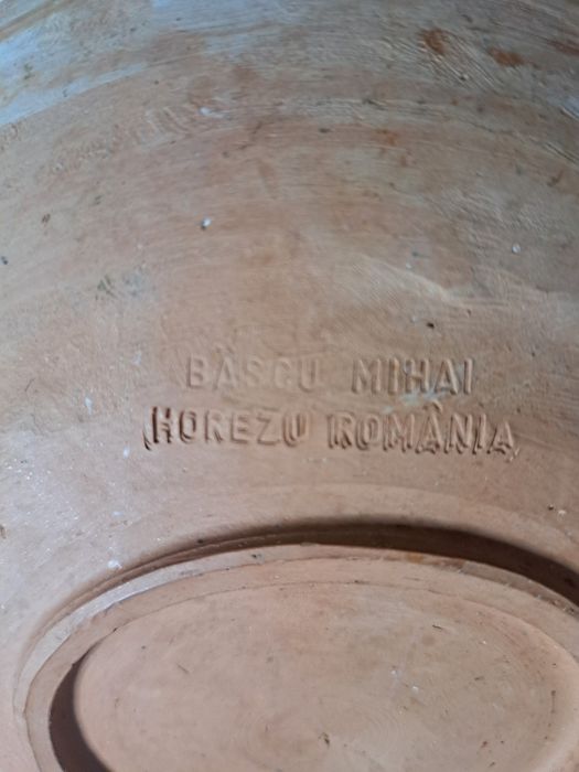 Vase din ceramică, din România.