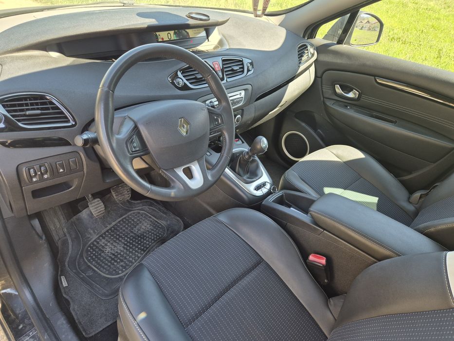 Vand/ schimb Renault Scenic 1.5 diesel 110 cp euro 5 model 2012