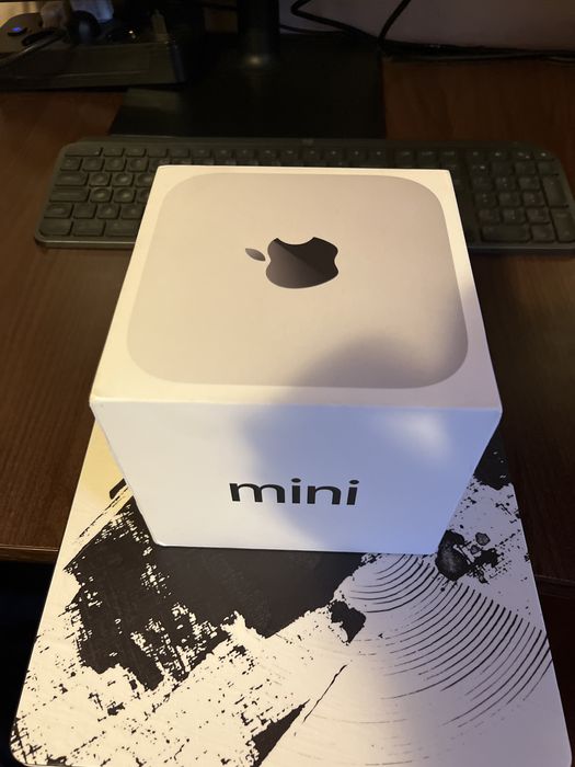Vând Mac Mini cu chip Apple M4 - 10 core CPU and 10 core GPU