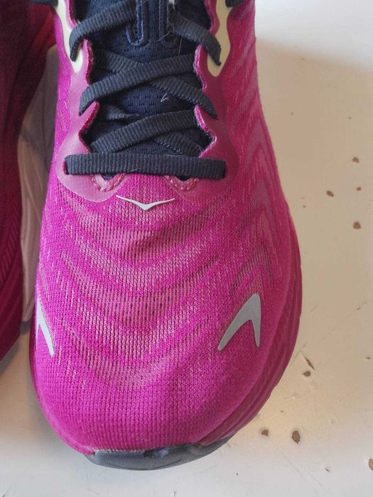 Маратонки Hoka ARAHI 6