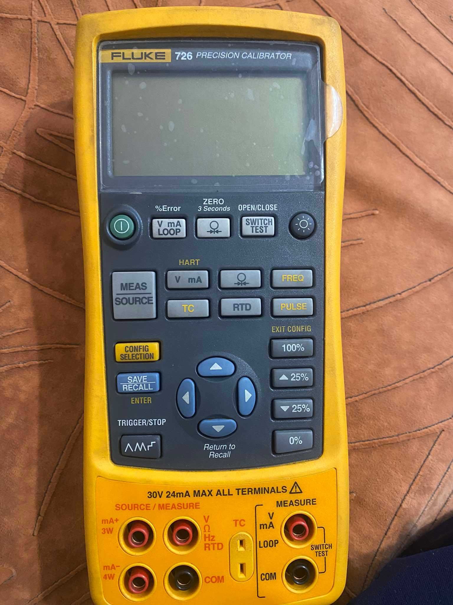 FLUKE 726 калибратор