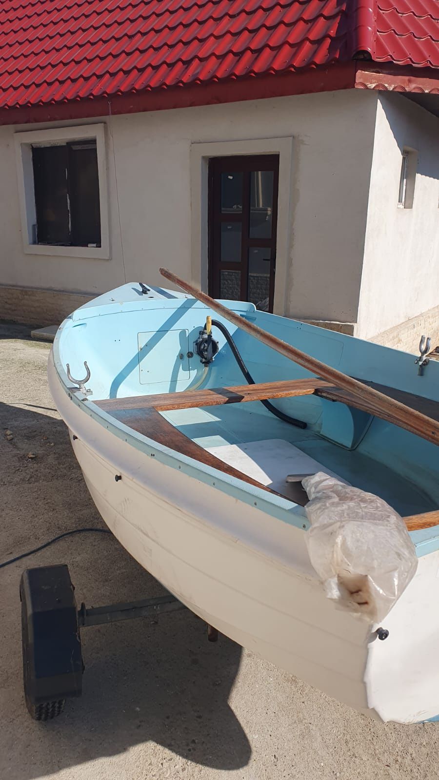 Vand Barca cu motor de 3, 5