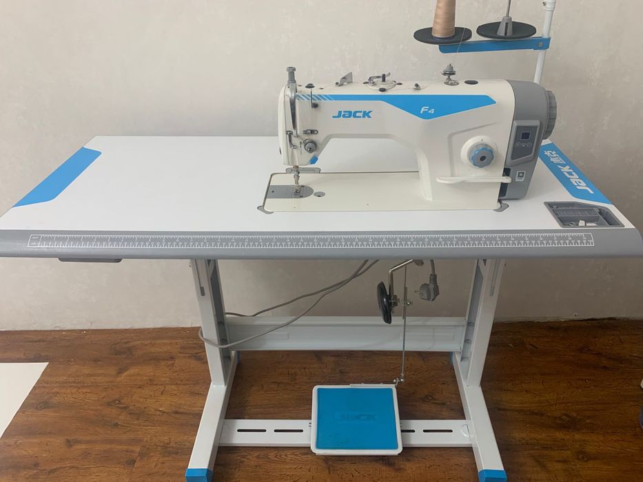 Продается промышленный швейная машина "JACK-F4"
