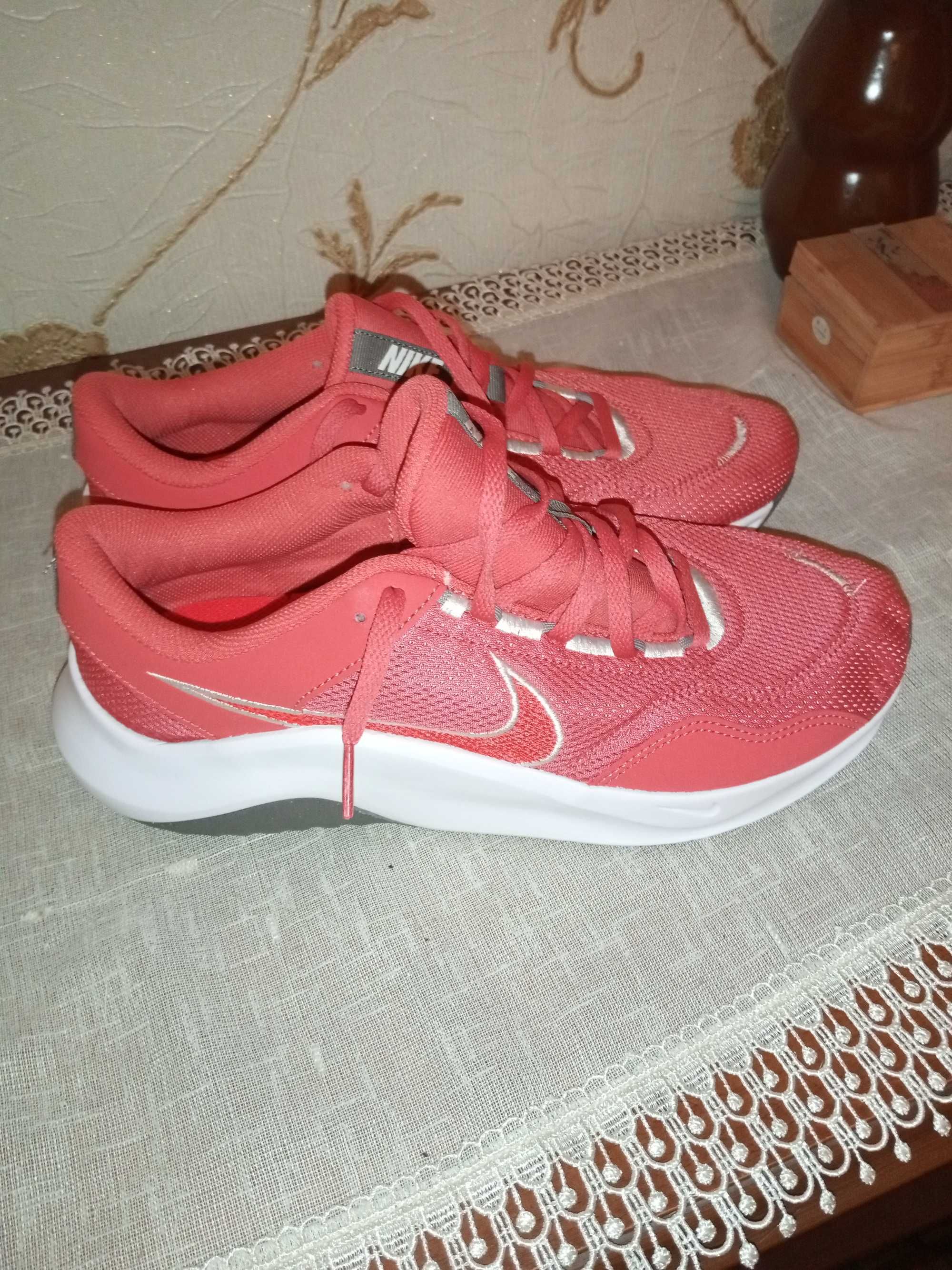 Кроссовки Nike M Legend Essential 3