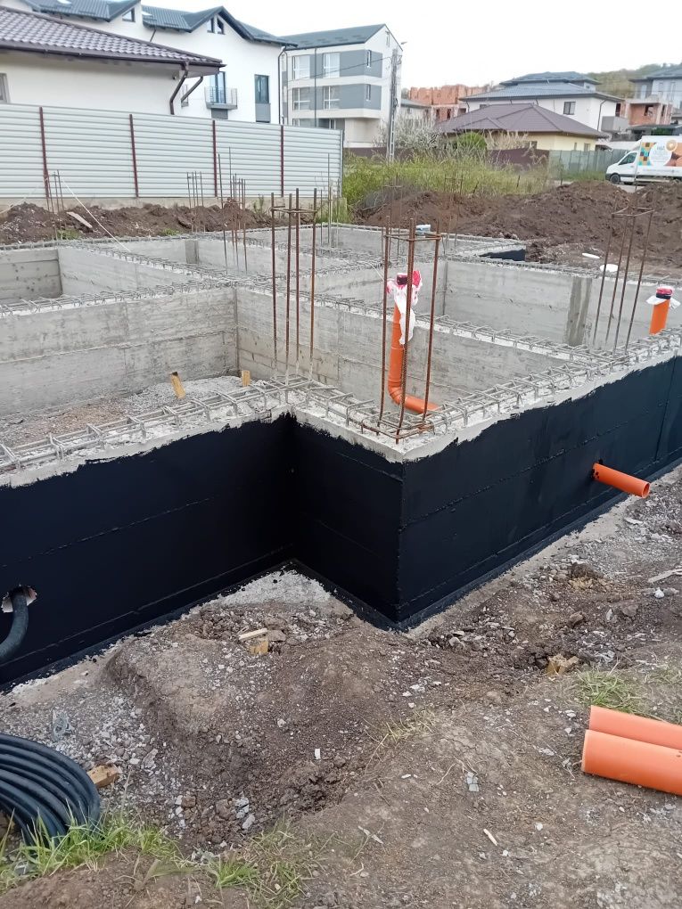 Echipa constructori executam case,duplexuri,cofraje proprii,buldo